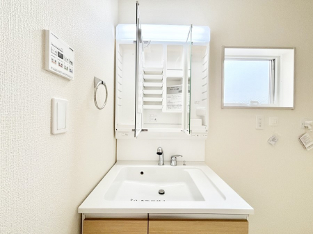 ���̑����ρ@�O�ʋ��̗��ɁA���ϕi��q���p�i�Ȃǂ����[�\�B���ʑ����������ƕۂ��܂��I