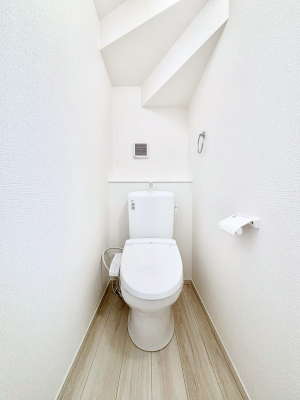 �g�C���@�g�C����1�K��2�K���ꂼ��ɔz�u����Ă��ĂƂĂ��֗��ł��B 