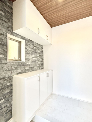 ���̑����ρ@�����Ղ���[�ł���V���[�Y�{�b�N�X�ŉƑ��S���̌C���A���ւ�������B  