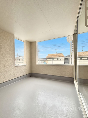 �o���R�j�[�@�C���i�[�o���R�j�[�Ȃ̂ŉJ�ł����󕨂����������o���āA���ʂ�������̂Ŋ������ǂ��A�������X�y�[�X�Ƃ��ďd�󂵂܂��B 