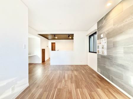 ���r���O�@���Ƒ��̓��₩�Șb�����ŕ�܂�閾�邢���r���O  