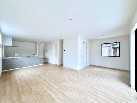 ̑ρ@Ƒ̏Ί炪RƐ܂ĂAȕ͋C̃_CjOɎdオĂ܂B