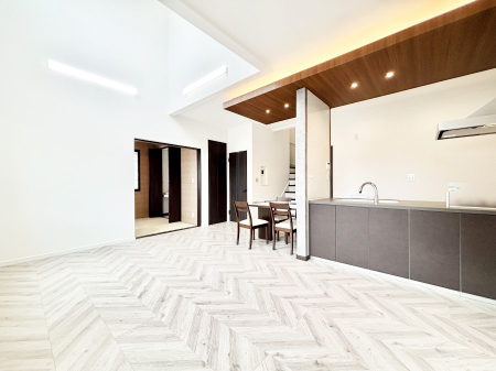 rO@i`eCXg̗D_炩Fg̃t[OfGȃrOłˁB