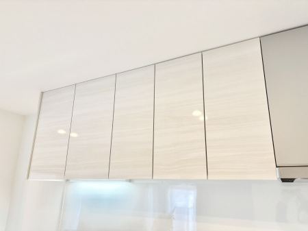 ���̑����ρ@�L�b�`���㕔�̒݌˒I��ݒu���܂����B