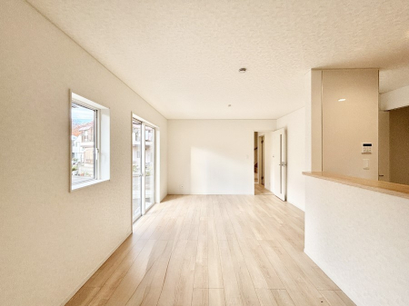 ���r���O�@�Z�ޕ��̌��������o�����A�C���e���A���l����̂��y���݂ȃ��r���O�ł��I �@