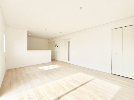 ���r���O�@���Ƒ��̓��₩�Șb�����ŕ�܂�閾�邢���r���O