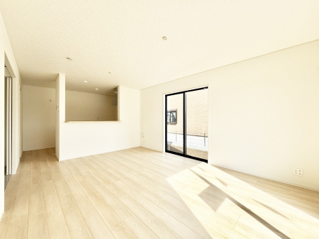 ���r���O�@���Ƒ��̓��₩�Șb�����ŕ�܂�閾�邢���r���O