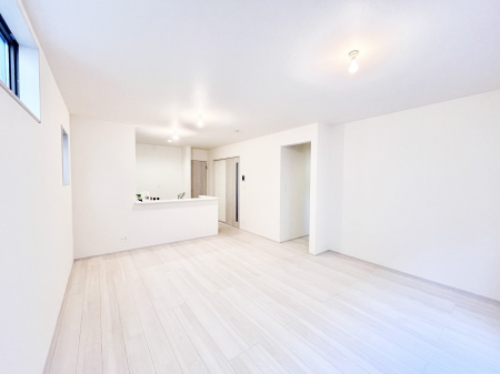 ���r���O�@���Ƒ��̓��₩�Șb�����ŕ�܂�閾�邢���r���O