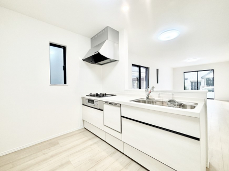 �L�b�`���@�u�₩�ȕ����ʂ蔲����L�b�`���B��������̂Ŗ��邭���C�ɂ��𗧂��܂��B