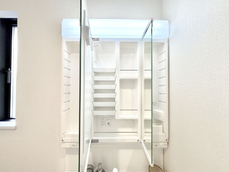 ���̑����ρ@�O�ʋ��̗��ɁA���ϕi��q���p�i�Ȃǂ����[�\�B���ʑ����������ƕۂ��܂��I