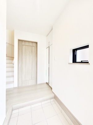 ���ց@���Ƒ��₨�q�l���C�����悭���o�}���ł��鉸�₩�ȕ��͋C�̌��ւł��B