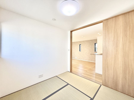 ���̑����ρ@���r���O�Ɨׂ荇���Ă���a���B�ق��ƈꑧ�ł���a�̋�Ԃ��Y�ꂸ�ɁB 