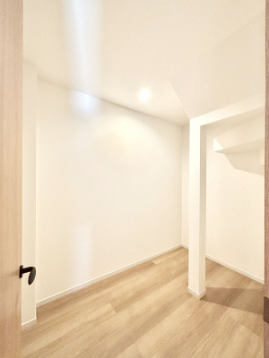 ���̑����ρ@�����Ղ�̔[�˃X�y�[�X�ŉ��K�ɕ�点����   