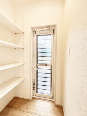 ���̑����ρ@�L�b�`���ɂ̓p���g���[�I�H�ނ̃X�g�b�N�͂������A���p�i�̎��[�Ȃǎg�����͂��낢��I