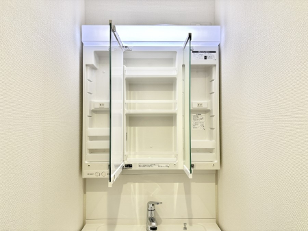 ���̑����ρ@�O�ʋ��̗��ɁA���ϕi��q���p�i�Ȃǂ����[�\�B���ʑ����������ƕۂ��܂��I