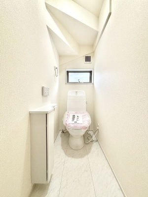 �g�C���@�g�C����1�K��2�K���ꂼ��ɔz�u����Ă��ĂƂĂ��֗��ł��B 