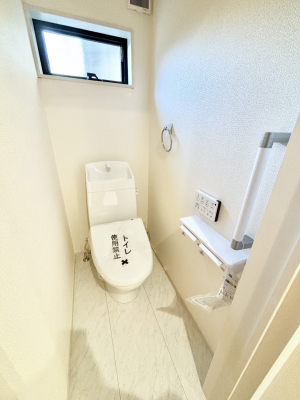 �g�C���@�g�C����1�K��2�K���ꂼ��ɔz�u����Ă��ĂƂĂ��֗��ł��B 