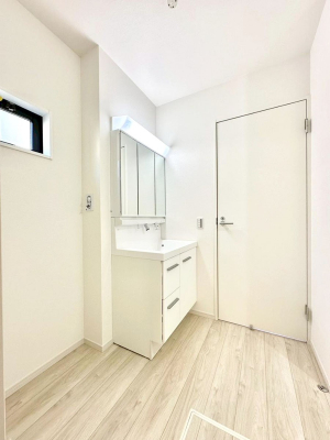 ʑEʏ@邢ʏ͖̐gxxyłႢłB