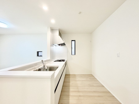 �L�b�`���@�u�₩�ȕ����ʂ蔲����L�b�`���B��������̂Ŗ��邭���C�ɂ��𗧂��܂��B