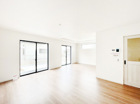 ���r���O�@���邢�z���������A�����̕��͋C�ɖ�������郊�r���O�_�C�j���O