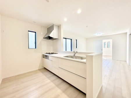 �L�b�`���@�u�₩�ȕ����ʂ蔲����L�b�`���B��������̂Ŗ��邭���C�ɂ��𗧂��܂��B