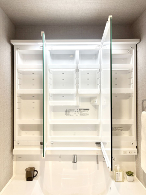 ���̑����ρ@�O�ʋ��̗��ɁA���ϕi��q���p�i�Ȃǂ����[�\�B���ʑ����������ƕۂ��܂��I