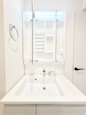 ���̑����ρ@�O�ʋ��̗��ɁA���ϕi��q���p�i�Ȃǂ����[�\�B���ʑ����������ƕۂ��܂��I