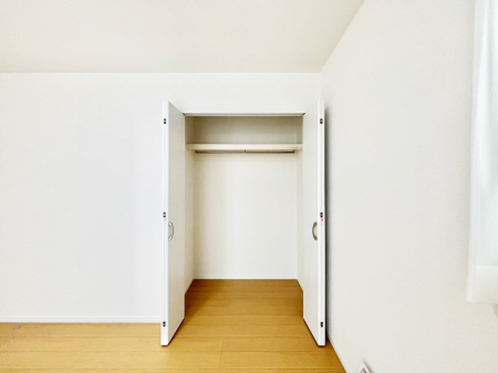 ���[�@��������ߗނ�ו��Ȃǂ̎��[�ɕ֗��ȃN���[�[�b�g�t���ł��B