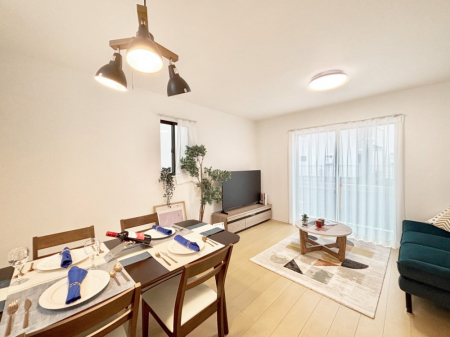 ���r���O�@�Z�ޕ��̌��������o�����A�C���e���A���l����̂��y���݂ȃ��r���O�ł��I 