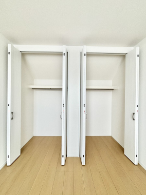 ���[�@�m���̃N���[�[�b�g�B���s��������̂Ō���̈ߗނ�����������܂�܂��B