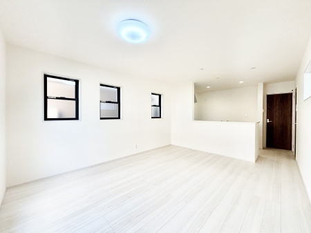 ���r���O�@���邢�z���������A�����̕��͋C�ɖ�������郊�r���O�E�_�C�j���O�B 