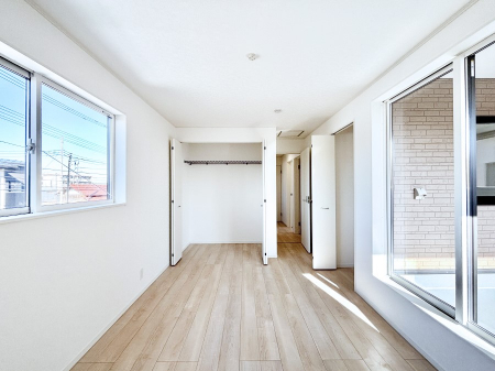 ���̑����ρ@2�K7.2���̃o���R�j�[�t���̖��邢�m���B�S�����N���[�[�b�g�t���ł��B