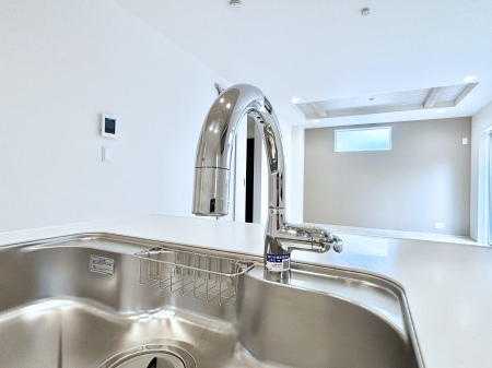 ���̑����ρ@�Z���T�[�Ɏ�������������œf���^�~�����ł���^�b�`���X�����B�򐅊�t���B