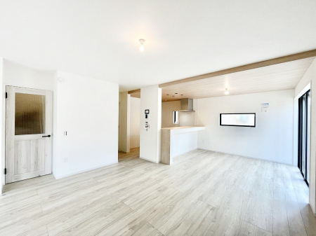 ���r���O�@���Ƒ��̓��₩�Șb�����ŕ�܂�閾�邢���r���O