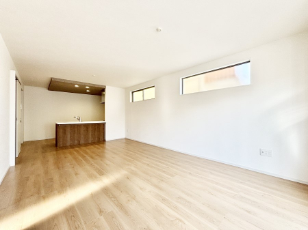 ���r���O�@���Ƒ��̓��₩�Șb�����ŕ�܂�閾�邢���r���O