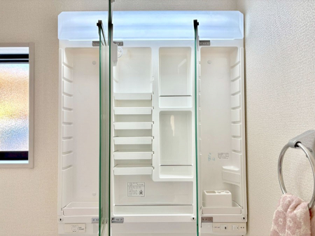 ���̑����ρ@�O�ʋ��̗��ɁA���ϕi��q���p�i�Ȃǂ����[�\�B���ʑ����������ƕۂ��܂��I