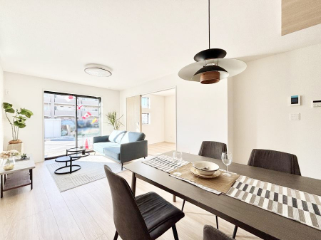 ���r���O�@���Ƒ��̓��₩�Șb�����ŕ�܂�閾�邢���r���O