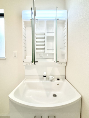 ���̑����ρ@�O�ʋ��̗��ɁA���ϕi��q���p�i�Ȃǂ����[�\�B���ʑ����������ƕۂ��܂��I