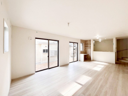 ���r���O�@���Ƒ��̓��₩�Șb�����ŕ�܂�閾�邢���r���O