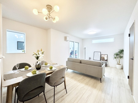 ���r���O�@�ǂ��ɂ��Ă��Ƒ��̂Ȃ������������R�~���j�P�[�V�������r���O�B 