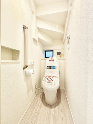 �g�C���@�g�C����1�K��2�K���ꂼ��ɔz�u����Ă��ĂƂĂ��֗��ł��B 