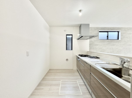 �L�b�`���@�u�₩�ȕ����ʂ蔲����L�b�`���B��������̂Ŗ��邭���C�ɂ��𗧂��܂��B