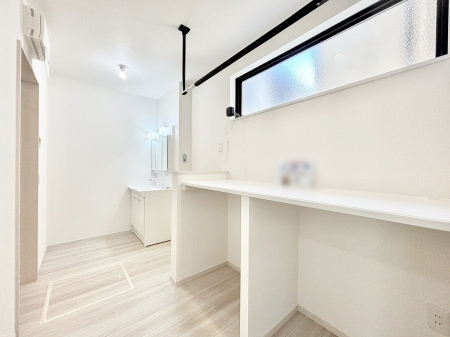 ���ʑ�E���ʏ��@���ʏ��ɂ̓J�E���^�[������E�߃X�y�[�X���������Ă��܂��B