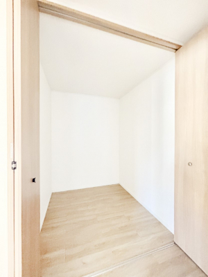 ���[�@�G�ߕi���̕i�Ȃǂ����Ղ���[�o����[�˕t���B