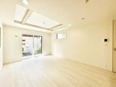 ���r���O�@�傫�ȑ����炽���Ղ�̗z���ƕ����������郊�r���O