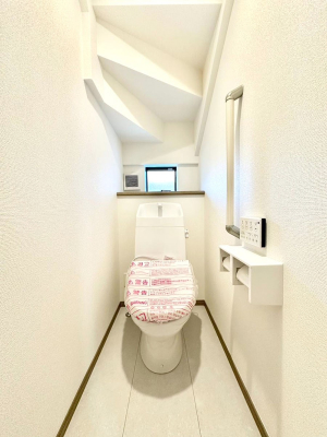 �g�C���@�g�C����1�K��2�K���ꂼ��ɔz�u����Ă��ĂƂĂ��֗��ł��B 