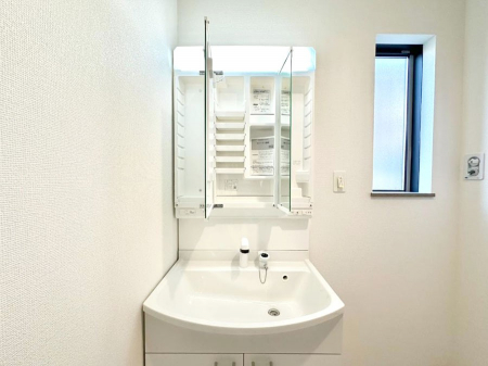 ���̑����ρ@�O�ʋ��̗��ɁA���ϕi��q���p�i�Ȃǂ����[�\�B���ʑ����������ƕۂ��܂��I