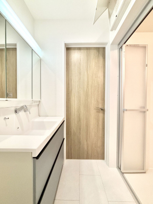 ʑEʏ@邢ʏ͖̐gxxyłႢłB