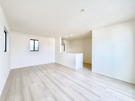 ���r���O�@�Z�ޕ��̌��������o�����A�C���e���A���l����̂��y���݂ȃ��r���O�ł��I 