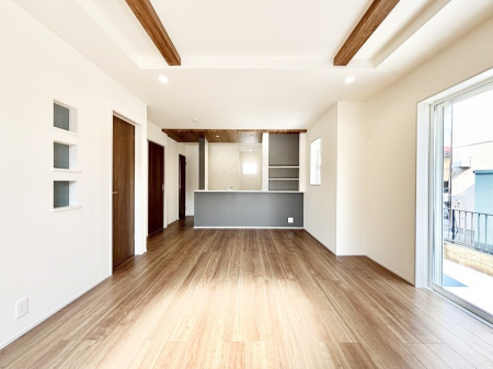 ���r���O�@���Ƒ��̓��₩�Șb�����ŕ�܂�閾�邢���r���O